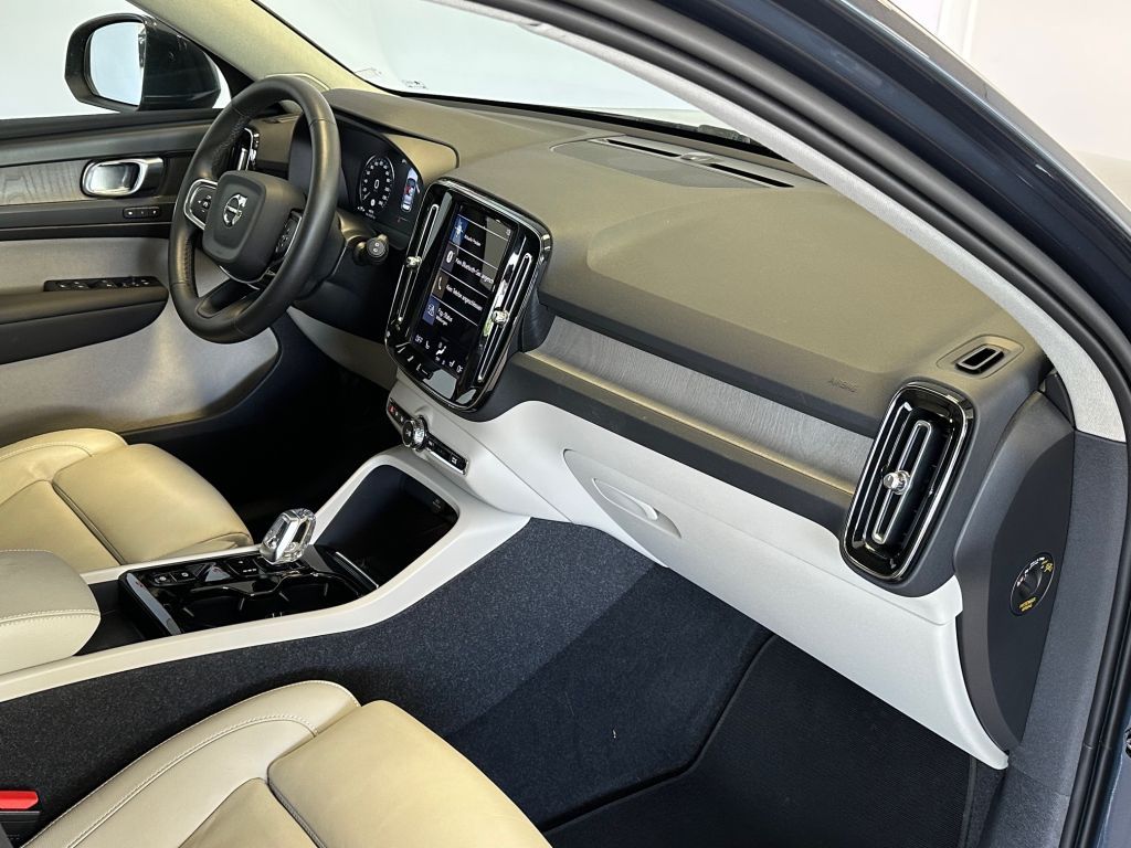 Fahrzeugabbildung Volvo XC40 T5 Recharge Inscription+Panorama+360°+Memor