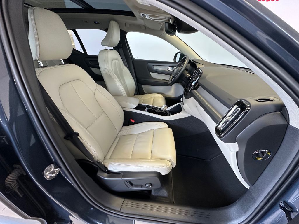 Fahrzeugabbildung Volvo XC40 T5 Recharge Inscription+Panorama+360°+Memor