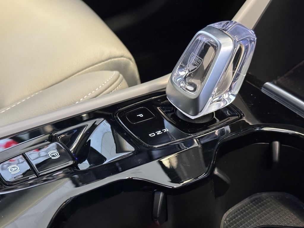 Fahrzeugabbildung Volvo XC40 T5 Recharge Inscription+Panorama+360°+Memor