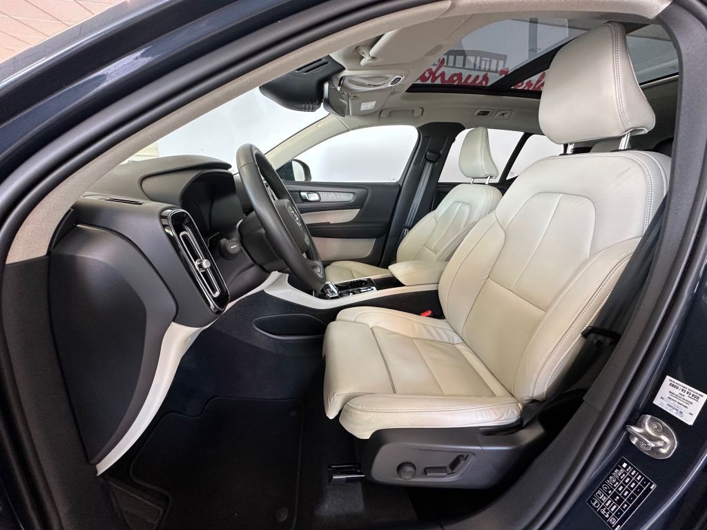 Fahrzeugabbildung Volvo XC40 T5 Recharge Inscription+Panorama+360°+Memor