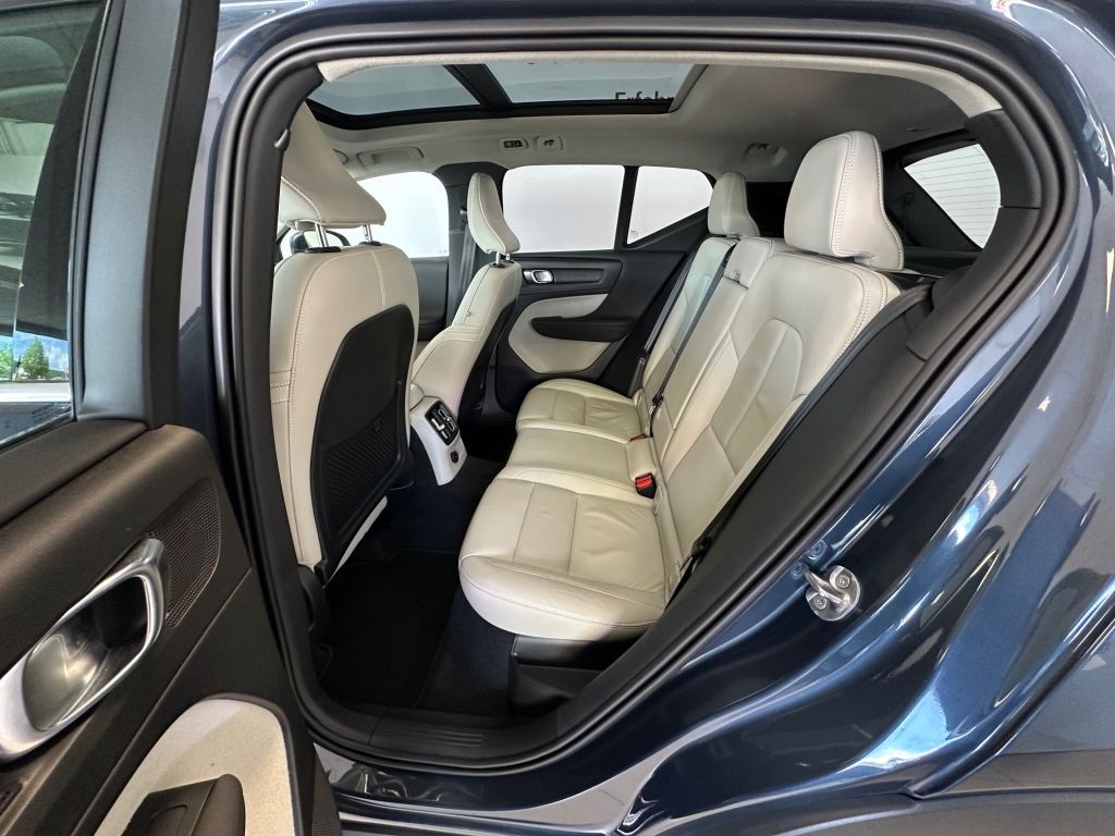 Fahrzeugabbildung Volvo XC40 T5 Recharge Inscription+Panorama+360°+Memor