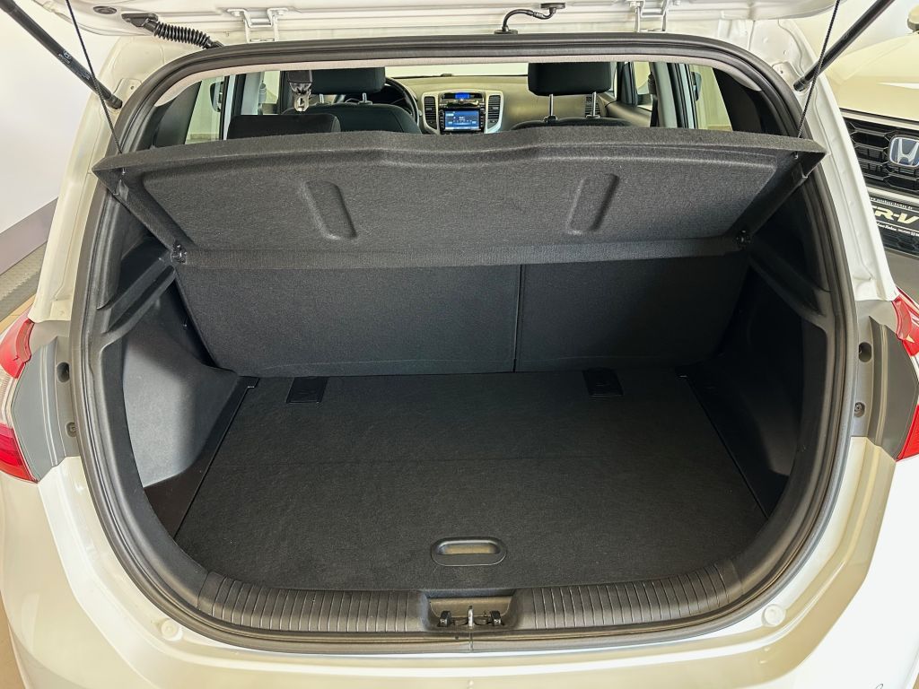 Fahrzeugabbildung Hyundai ix20 1.4 blue Space+Scheckheft+Navi+R.Kam.