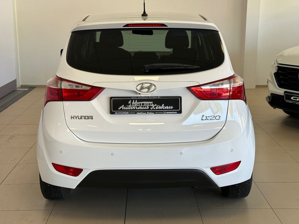 Fahrzeugabbildung Hyundai ix20 1.4 blue Space+Scheckheft+Navi+R.Kam.