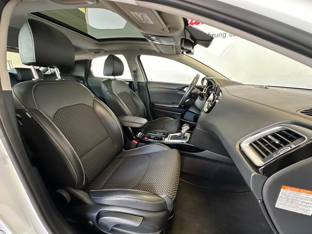 Fahrzeugabbildung Kia XCeed 1.6 GDI PHEV Spirit+Navi+Schiebedch+R.Kam+