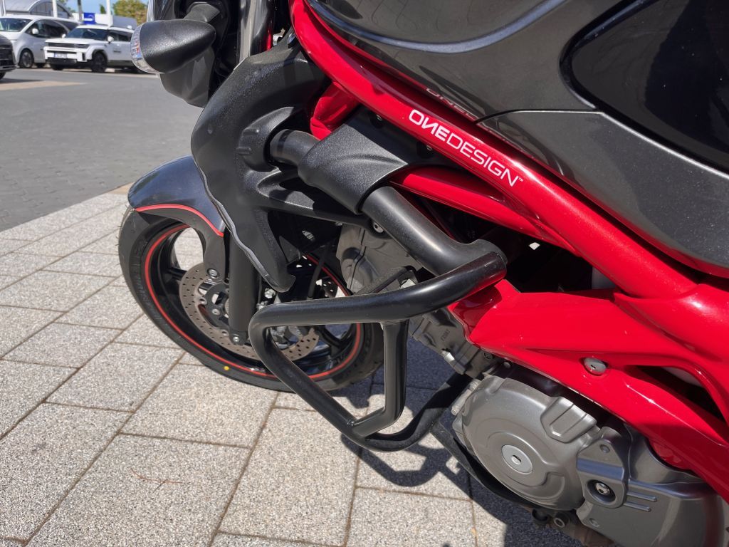 Fahrzeugabbildung Suzuki Gladius 650 ABS+Bremse NEU+TÜV NEU+Kofferset NEU