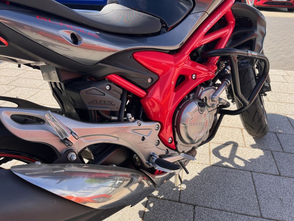 Fahrzeugabbildung Suzuki Gladius 650 ABS+Bremse NEU+TÜV NEU+Kofferset NEU