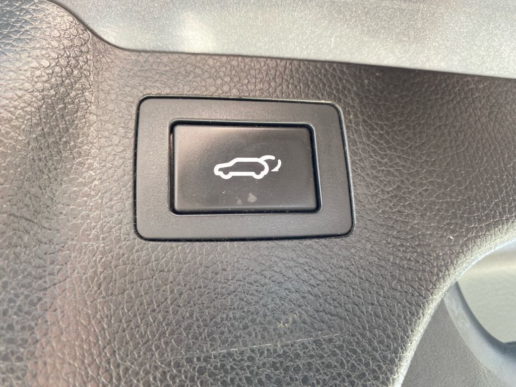 Fahrzeugabbildung Hyundai Santa Fe 2.2 CRDI 4WD Automatik Premium+AHK+8fac