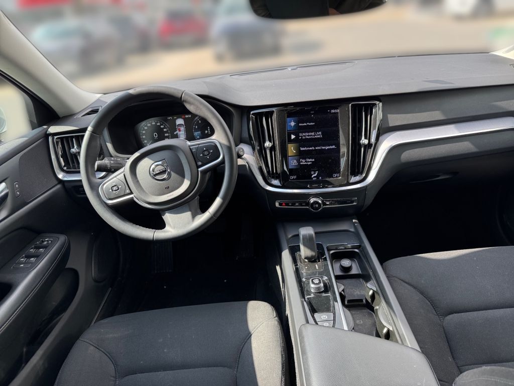 Fahrzeugabbildung Volvo V60 Geartronic Momentum Pro+AHK+8fach bereift