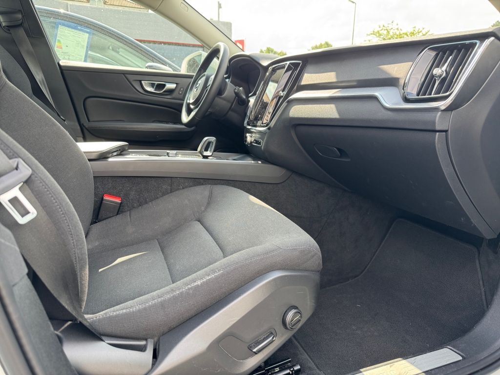 Fahrzeugabbildung Volvo V60 Geartronic Momentum Pro+AHK+8fach bereift