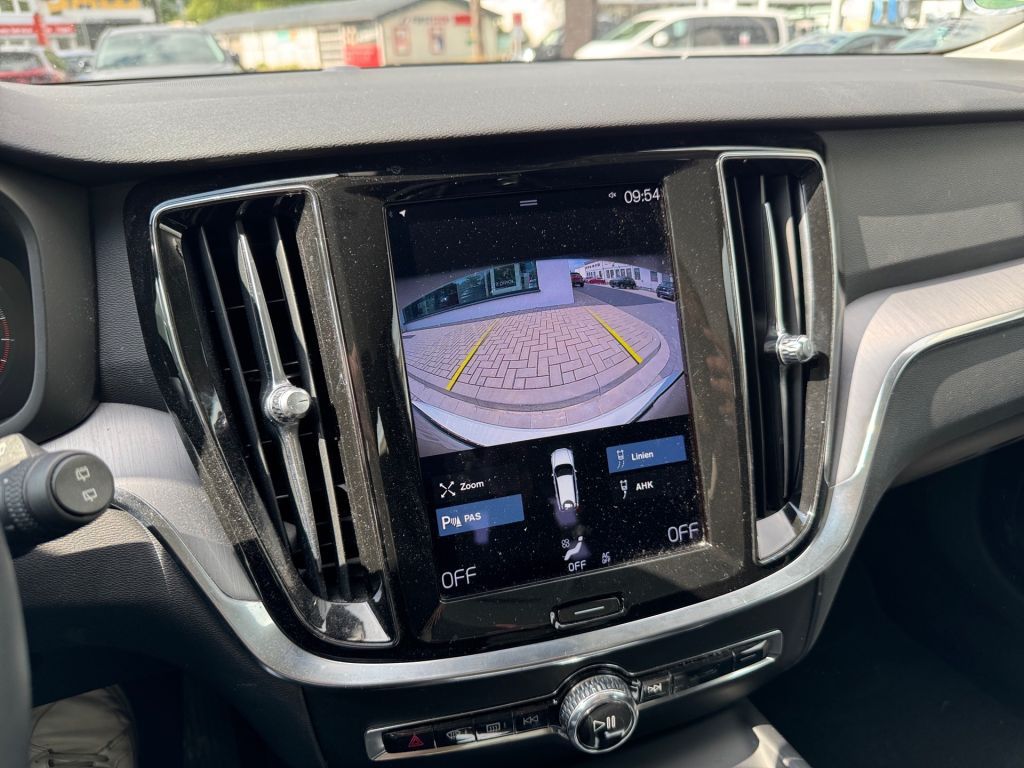 Fahrzeugabbildung Volvo V60 Geartronic Momentum Pro+AHK+8fach bereift