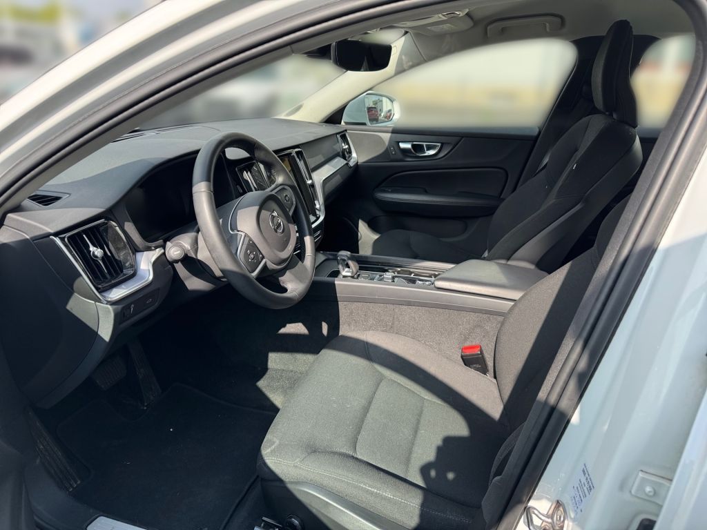 Fahrzeugabbildung Volvo V60 Geartronic Momentum Pro+AHK+8fach bereift