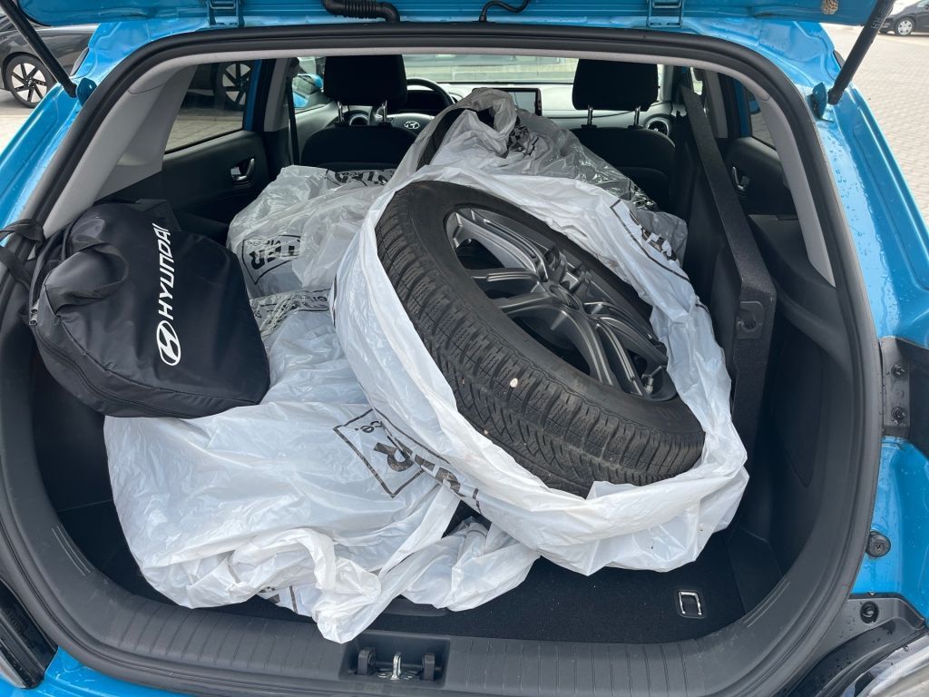 Fahrzeugabbildung Hyundai KONA EV Trend+Krell+Winterräder+Nav+Cam+SHZ