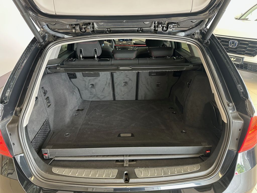 Fahrzeugabbildung BMW 320d Touring Aut. Sport Line