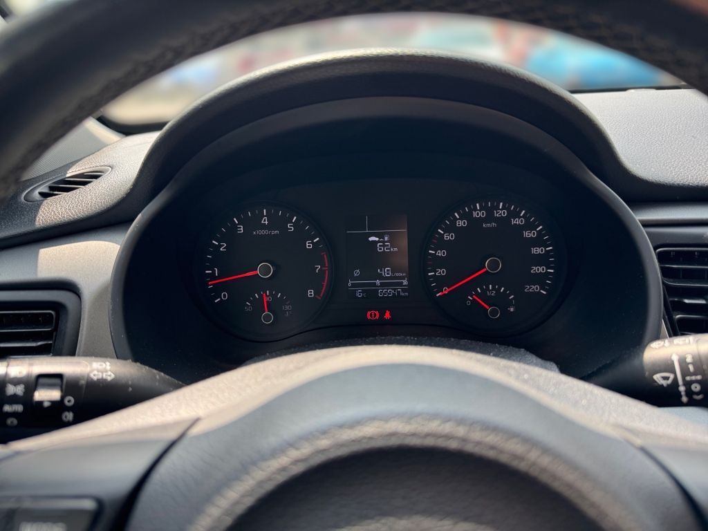 Fahrzeugabbildung Kia Rio 1.2 Edition 7