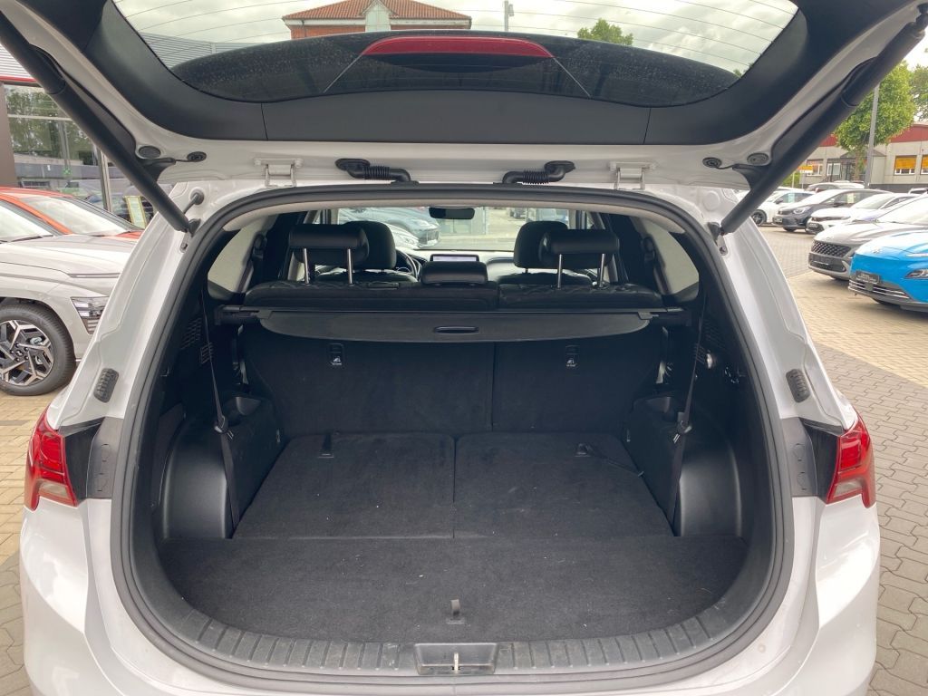 Fahrzeugabbildung Hyundai SANTA FE 2.2 CRDi 4WD+Prime+7Sitzer+2,5T Zugl.