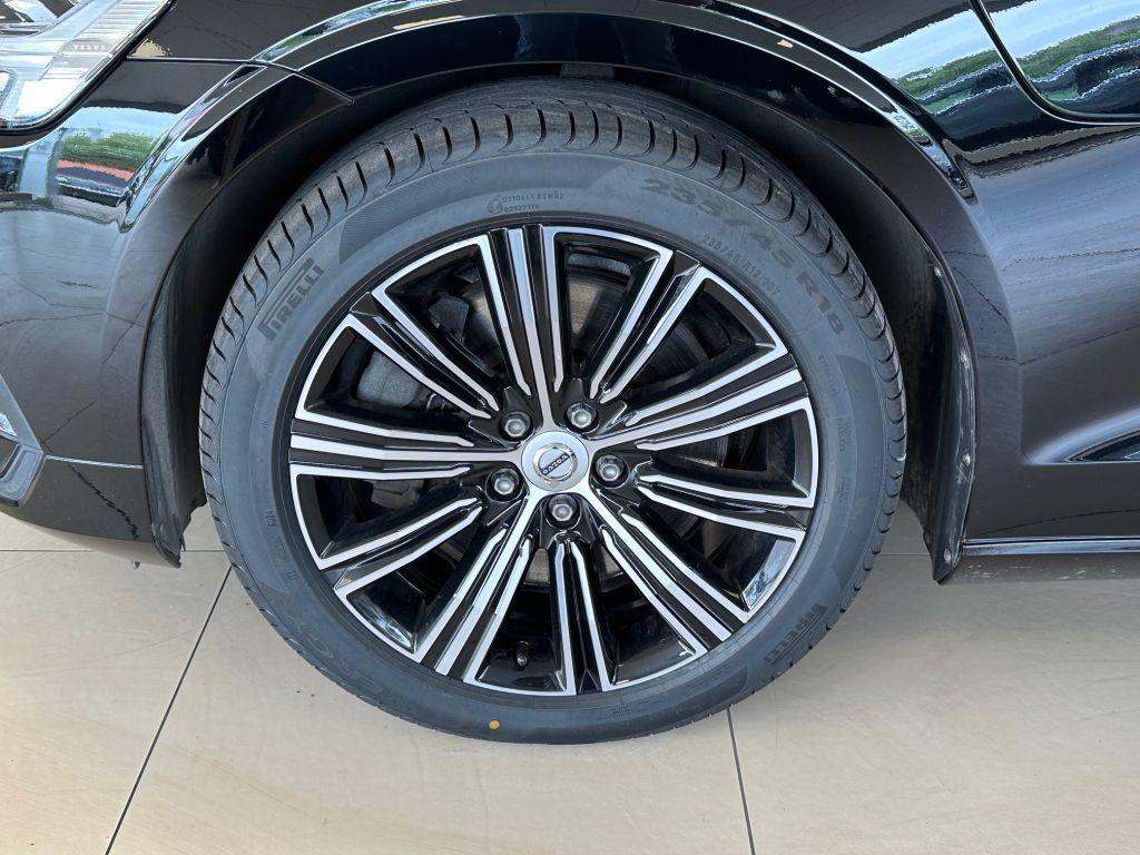 Fahrzeugabbildung Volvo V60 T6 AWD Recharge Inscription Expression