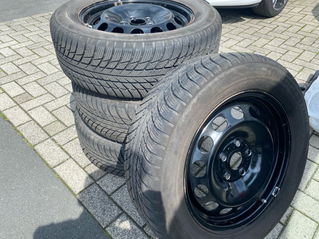 Fahrzeugabbildung Volkswagen T-Roc 1.5 TSI ACT OPF Style+Winterräder