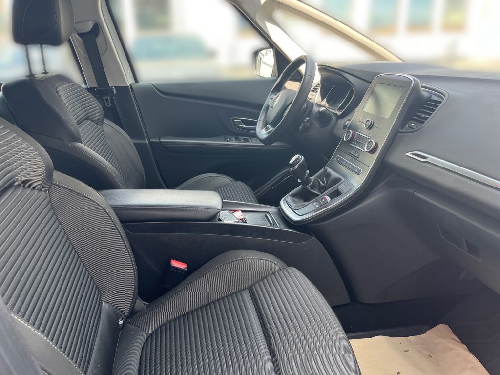 Fahrzeugabbildung Renault Grand Scenic BLUE dCi 120 BUSINESS EDITION