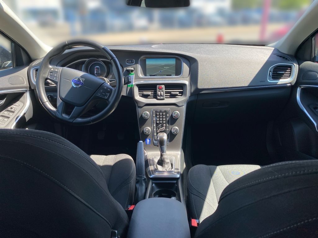 Fahrzeugabbildung Volvo V40 D3 Kinetic +R.Kamera+ Klima-P.+ PDC