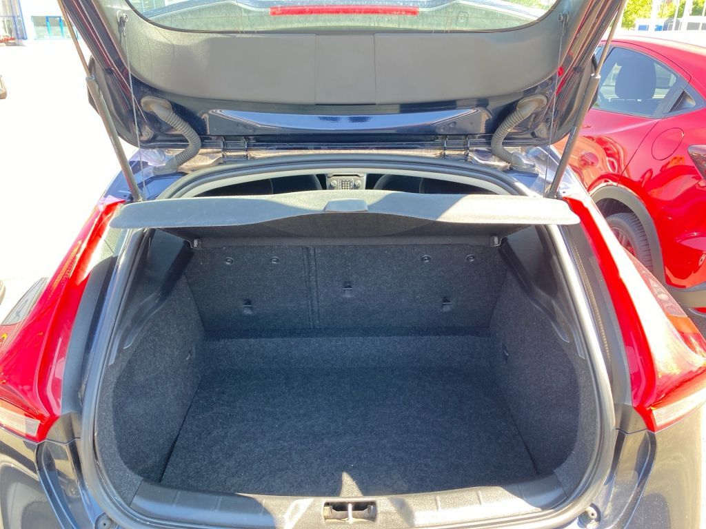 Fahrzeugabbildung Volvo V40 D3 Kinetic +R.Kamera+ Klima-P.+ PDC