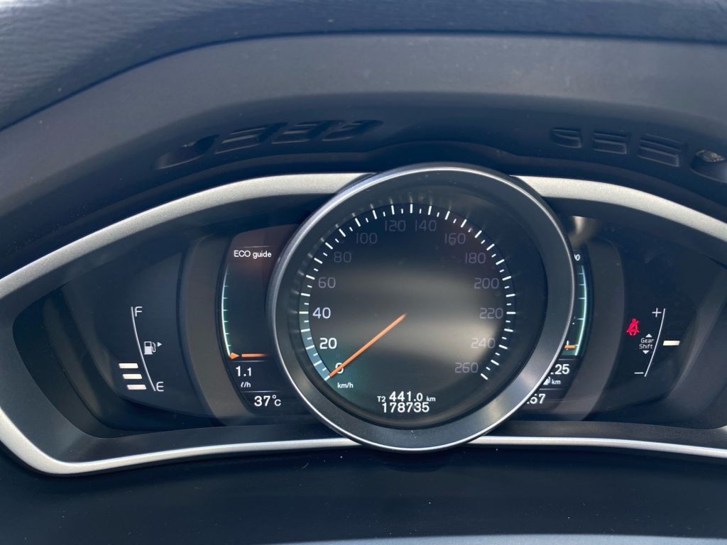 Fahrzeugabbildung Volvo V40 D3 Kinetic +R.Kamera+ Klima-P.+ PDC