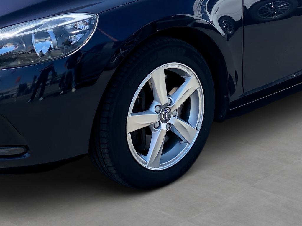 Fahrzeugabbildung Volvo V40 D3 Kinetic +R.Kamera+ Klima-P.+ PDC