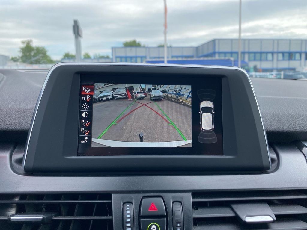 Fahrzeugabbildung BMW 218d Active Tourer Advantage+NAV+AHK+CAM+LED+