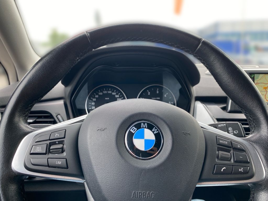 Fahrzeugabbildung BMW 218d Active Tourer Advantage+NAV+AHK+CAM+LED+