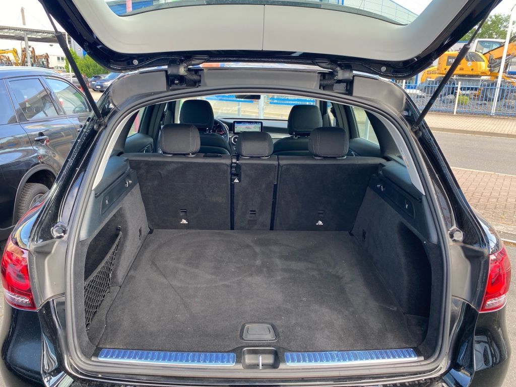 Fahrzeugabbildung Mercedes-Benz GLC 220 d 4Matic +Business Paket+LED+Carplay+