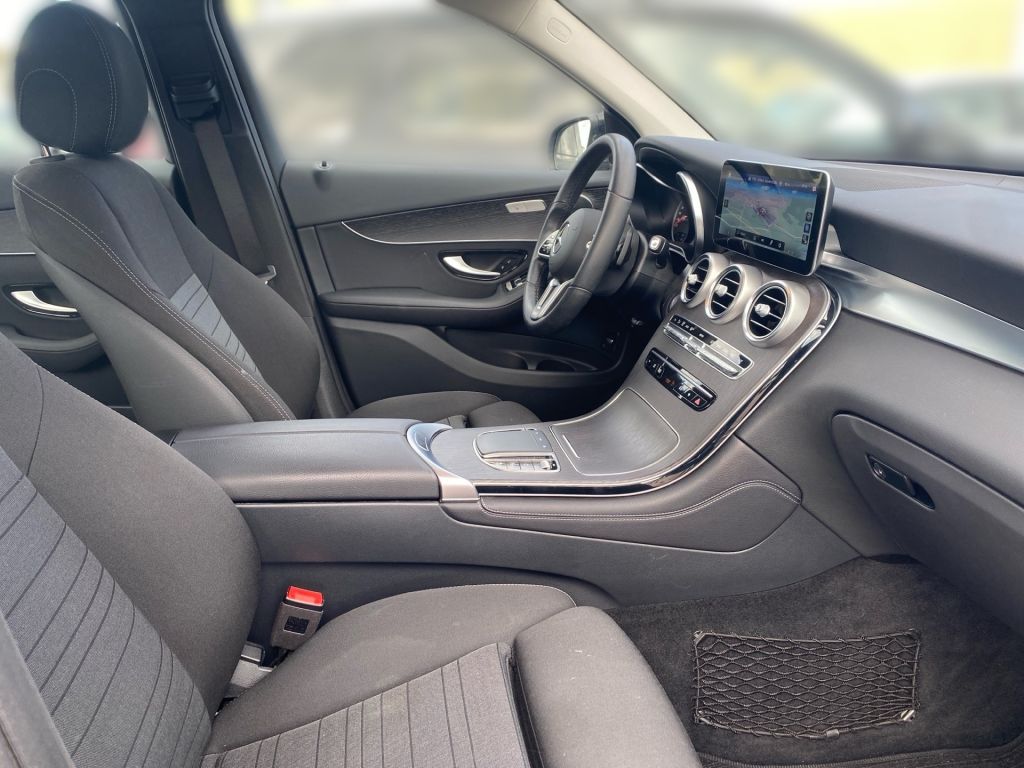 Fahrzeugabbildung Mercedes-Benz GLC 220 d 4Matic +Business Paket+LED+Carplay+