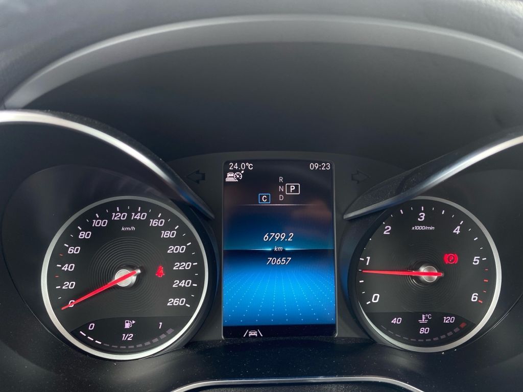 Fahrzeugabbildung Mercedes-Benz GLC 220 d 4Matic +Business Paket+LED+Carplay+
