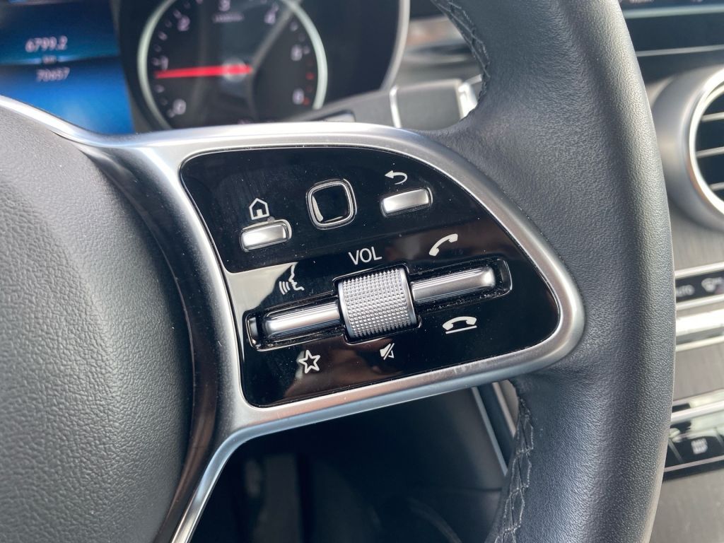 Fahrzeugabbildung Mercedes-Benz GLC 220 d 4Matic +Business Paket+LED+Carplay+