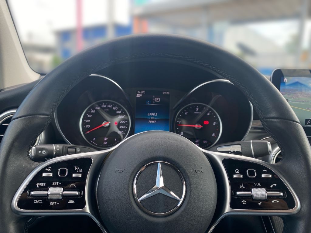Fahrzeugabbildung Mercedes-Benz GLC 220 d 4Matic +Business Paket+LED+Carplay+