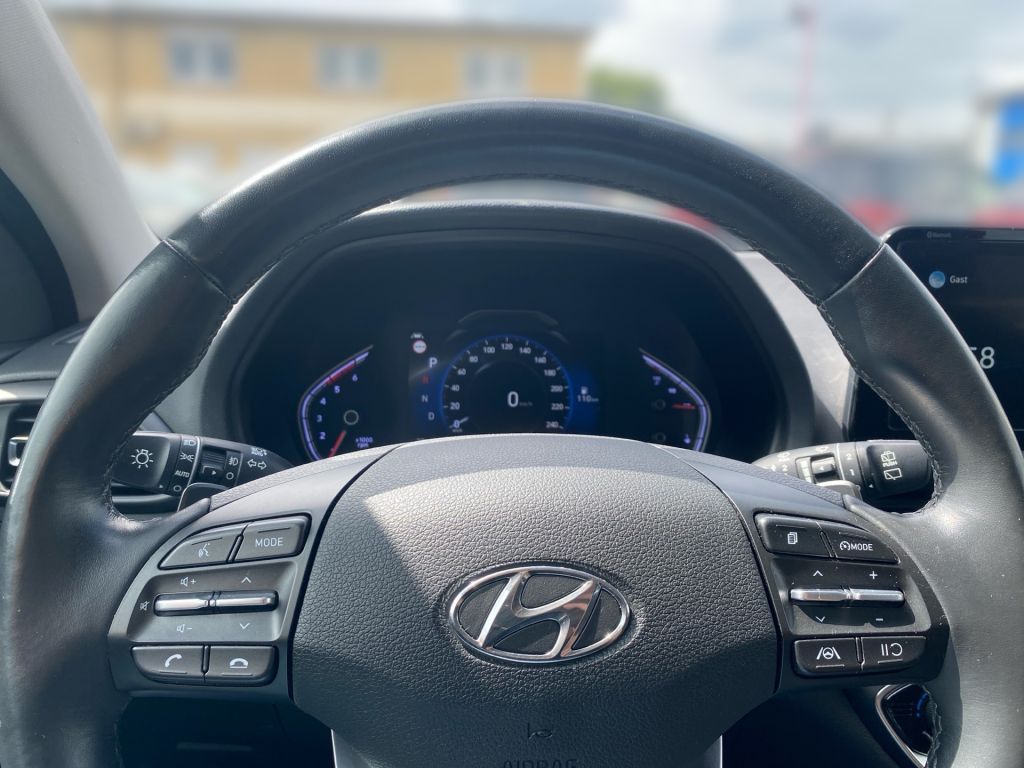 Fahrzeugabbildung Hyundai i30 Kombi 1.6 CRDI DCT EDITION 30+   /AHK