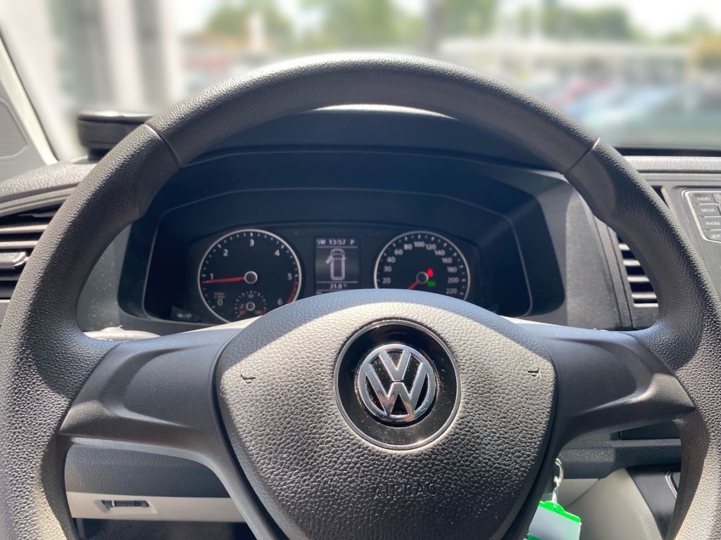 Fahrzeugabbildung Volkswagen Transporter T6 DSG Lang +9Sitzer+AHK+Standh.+8fa