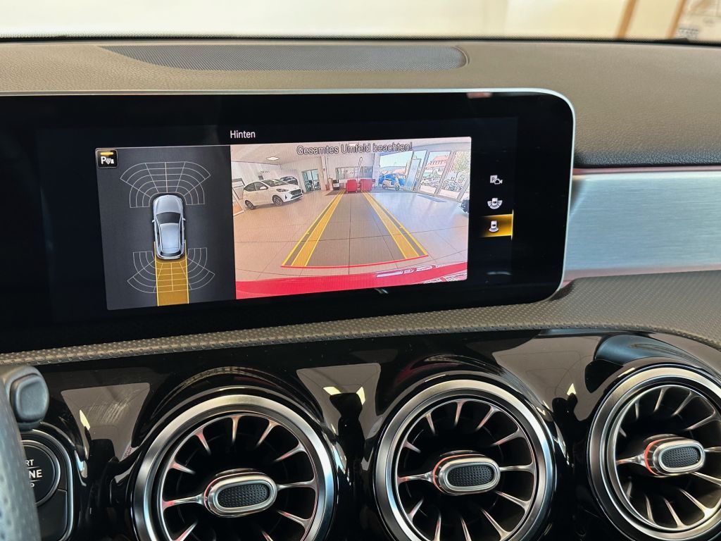 Fahrzeugabbildung Mercedes-Benz A 200 AMG Line +Ambiente+Business+Navi+Carplay+