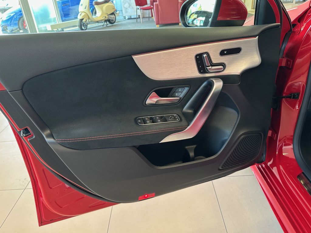 Fahrzeugabbildung Mercedes-Benz A 200 AMG Line +Ambiente+Business+Navi+Carplay+