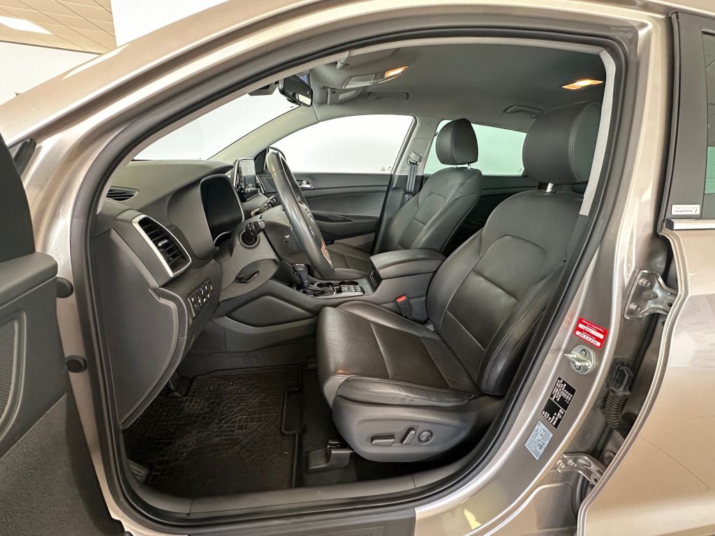 Fahrzeugabbildung Hyundai Tucson 2.0CRDi 4WD Aut. Premium +LEDER+AHK+8Fach