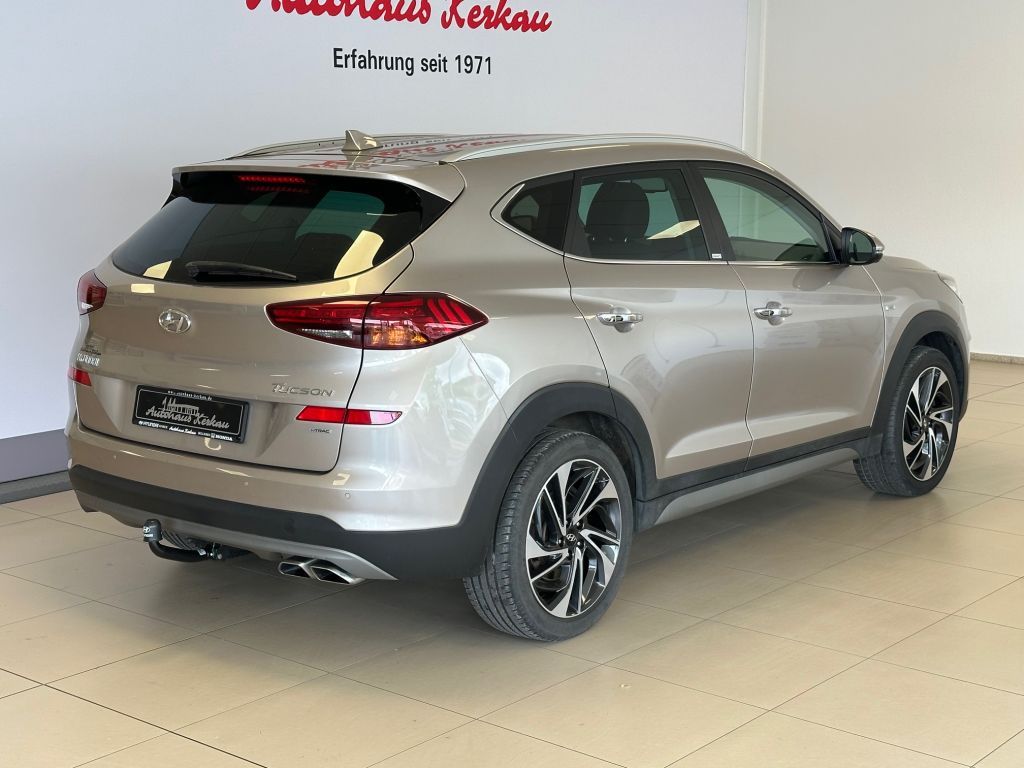 Fahrzeugabbildung Hyundai Tucson 2.0CRDi 4WD Aut. Premium +LEDER+AHK+8Fach