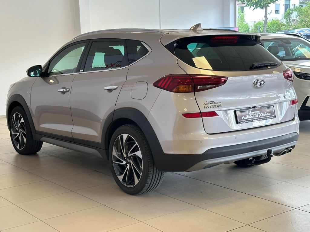 Fahrzeugabbildung Hyundai Tucson 2.0CRDi 4WD Aut. Premium +LEDER+AHK+8Fach