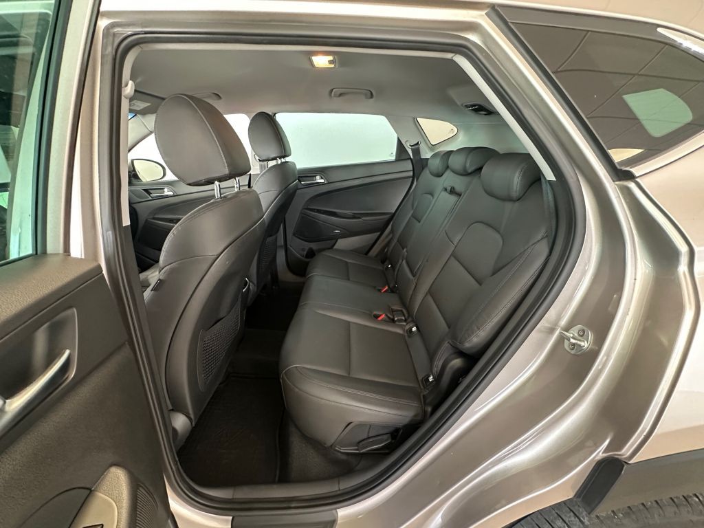 Fahrzeugabbildung Hyundai Tucson 2.0CRDi 4WD Aut. Premium +LEDER+AHK+8Fach