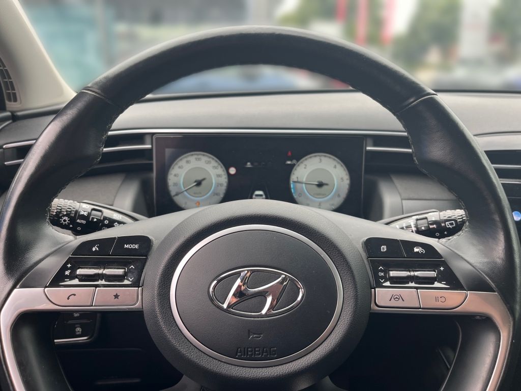 Fahrzeugabbildung Hyundai TUCSON 1.6 CRDi Trend+AHK+Elektr. Heckklappe