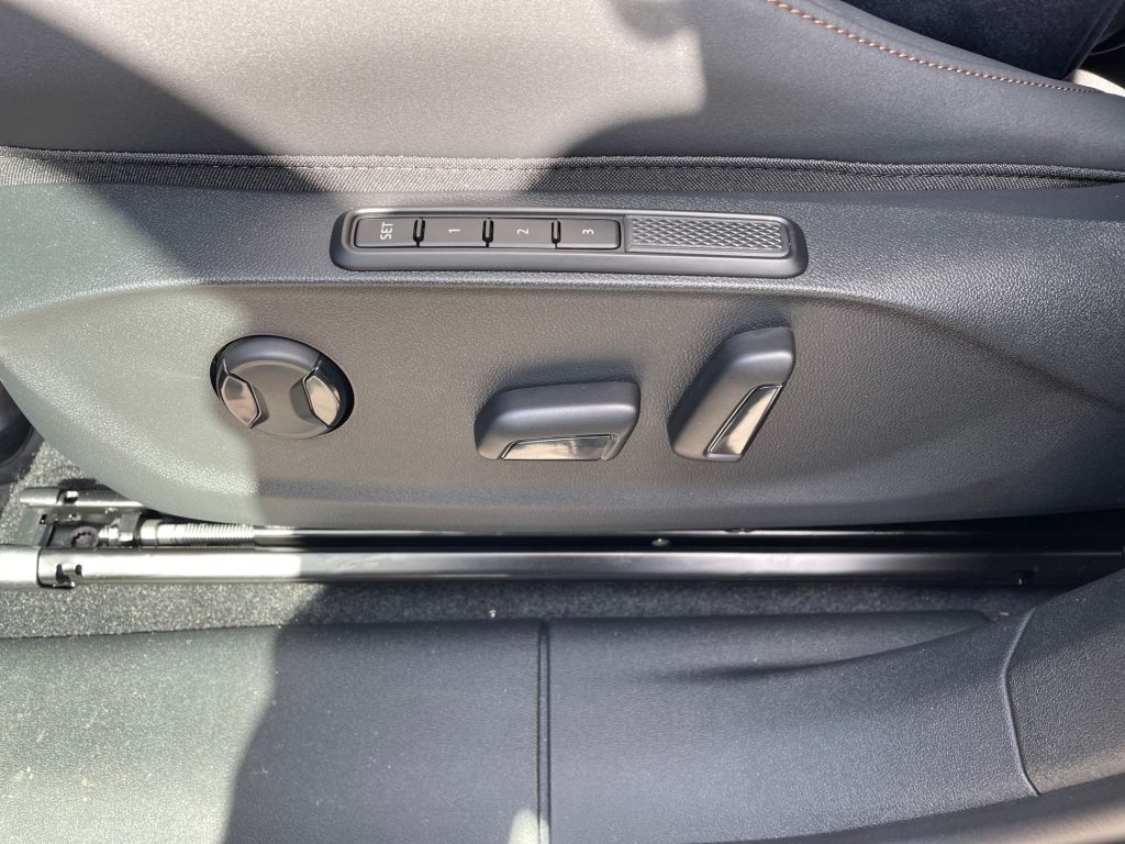 Fahrzeugabbildung CUPRA Terramar 2.0 TSI 4Drive DSG VZ