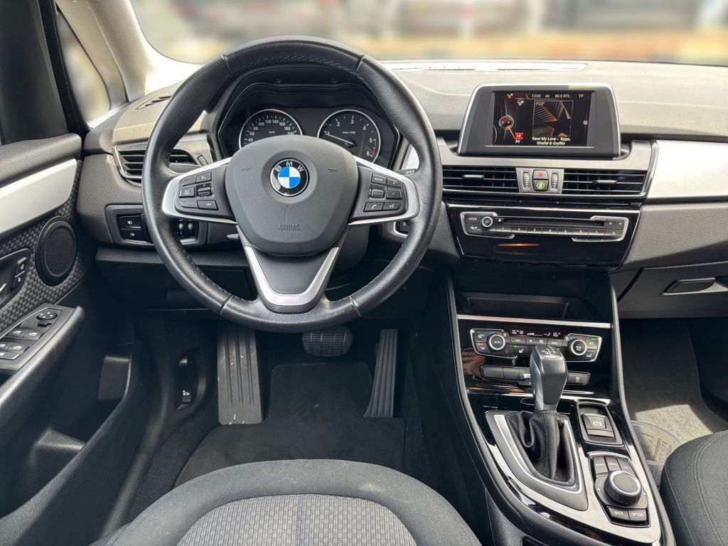 Fahrzeugabbildung BMW 220d Active Tourer Aut. Advantage + AHK +