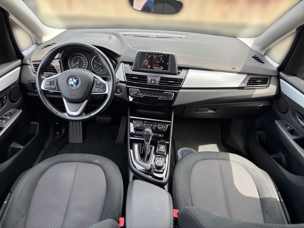 Fahrzeugabbildung BMW 220d Active Tourer Aut. Advantage + AHK +
