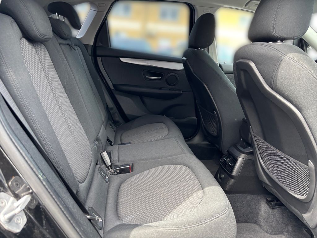 Fahrzeugabbildung BMW 220d Active Tourer Aut. Advantage + AHK +