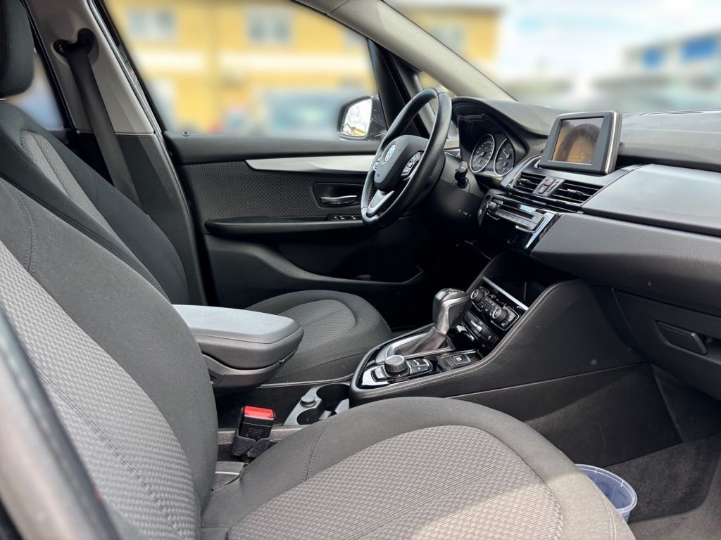 Fahrzeugabbildung BMW 220d Active Tourer Aut. Advantage + AHK +