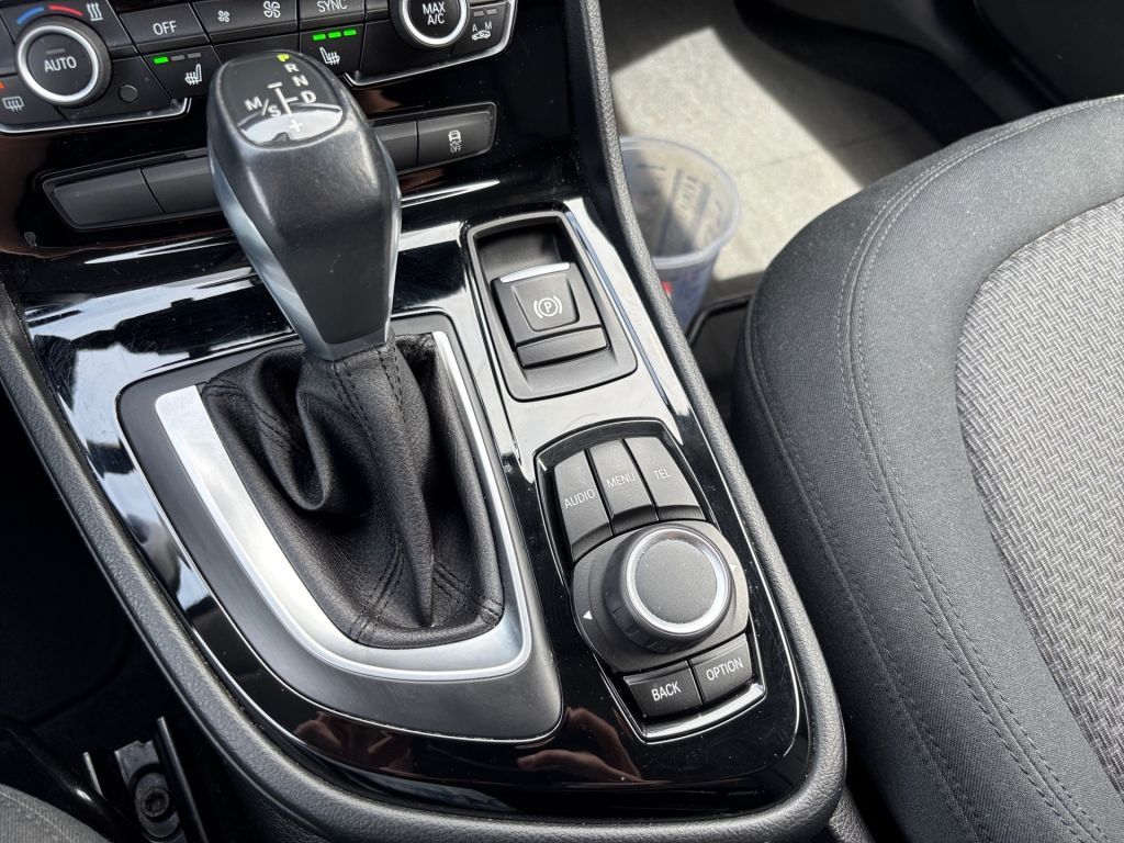Fahrzeugabbildung BMW 220d Active Tourer Aut. Advantage + AHK +