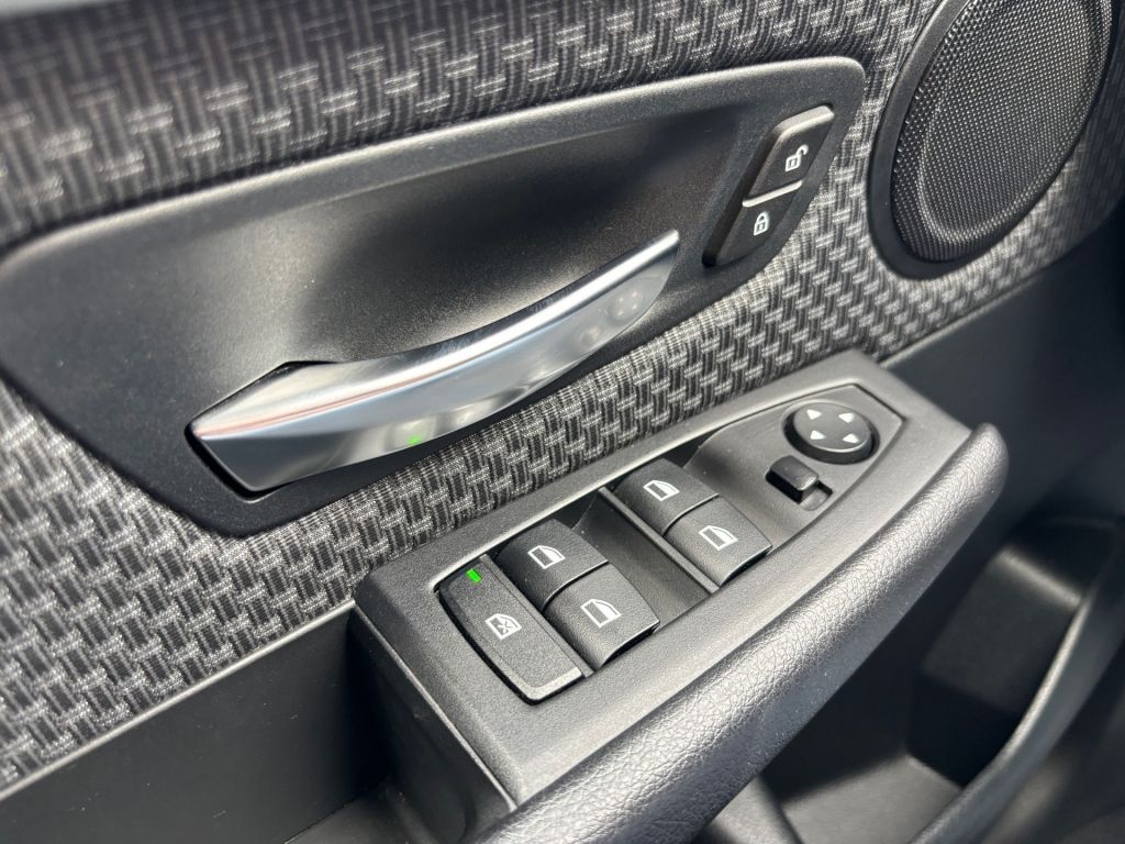 Fahrzeugabbildung BMW 220d Active Tourer Aut. Advantage + AHK +