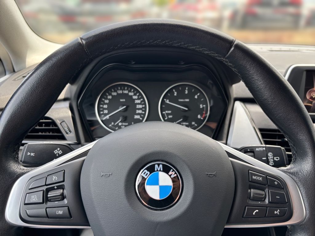 Fahrzeugabbildung BMW 220d Active Tourer Aut. Advantage + AHK +